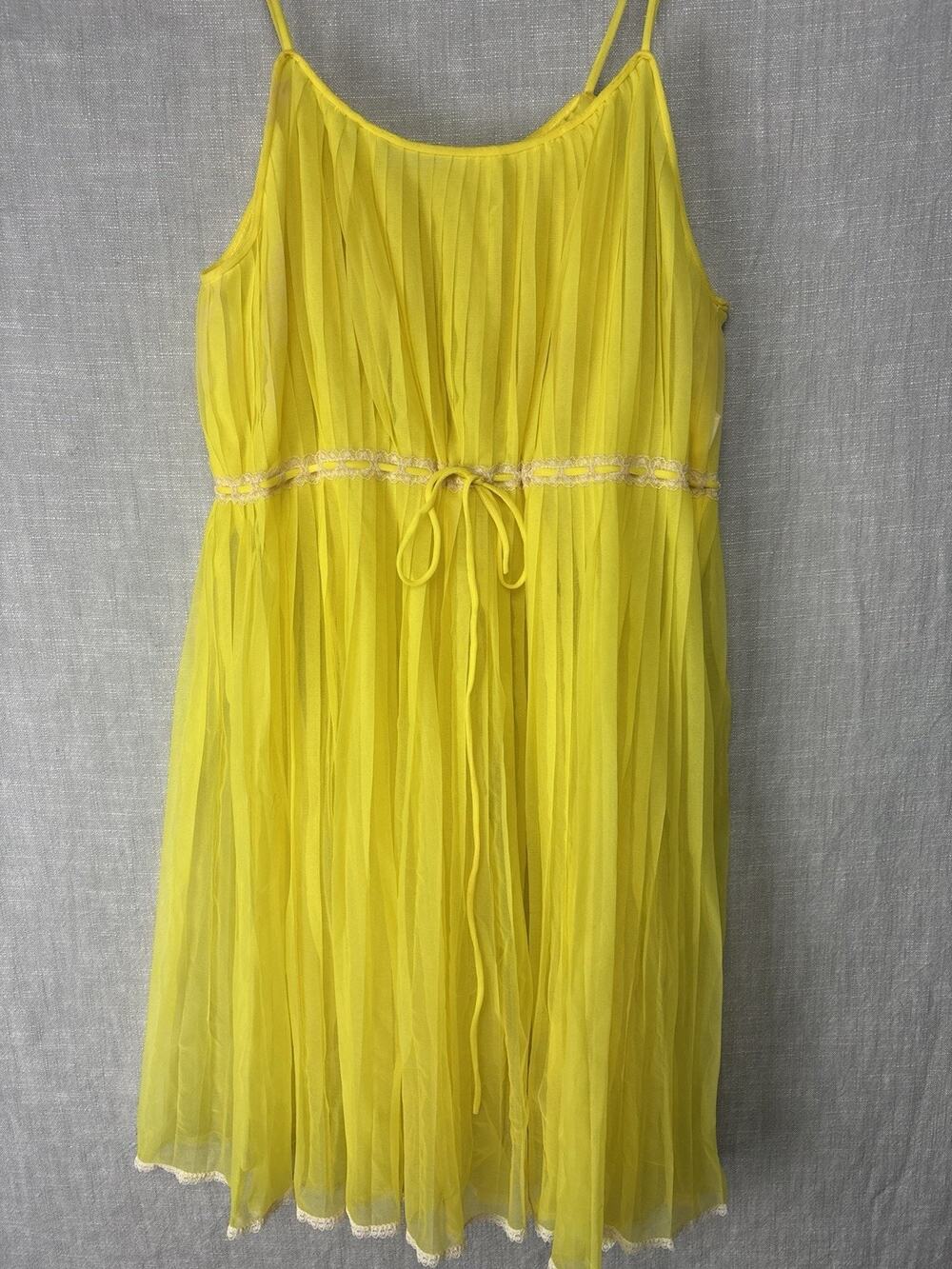 VINTAGE Millay Babydoll Pleats STYLE CHIFFON NIGHTIE Yellow SZ Petite